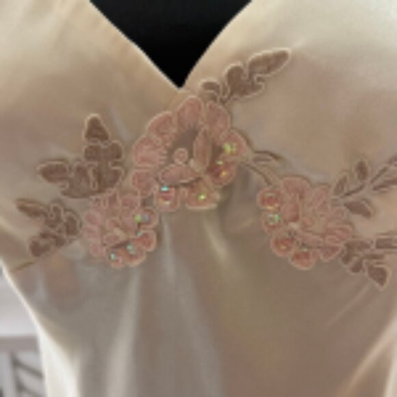 Secret Treasures Bodysuit Embroidered Ruffle Satin White Size Medium - Picture 7 of 11